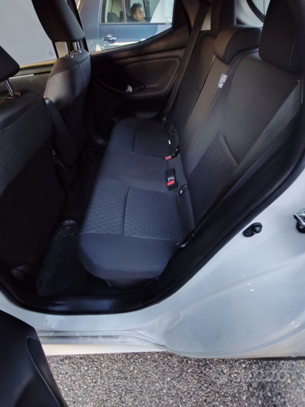 Usata Toyota Yaris Hybrid Trend 105 CV (77 kW) 2021 Bianco Utilitaria