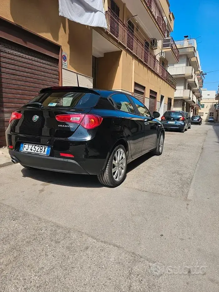 Usata Alfa Romeo Giulietta Distinctive 120 CV (88 kW) 2017 Nero Utilitaria