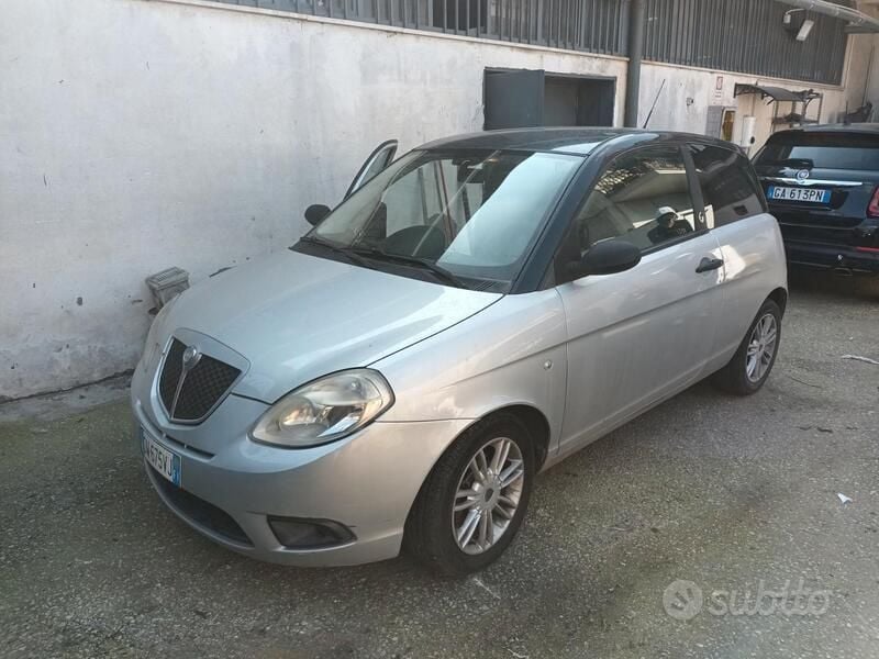 Usata 2009 Lancia Ypsilon Due volumi | 2300 € (Buon prezzo) - Immagine 1/4