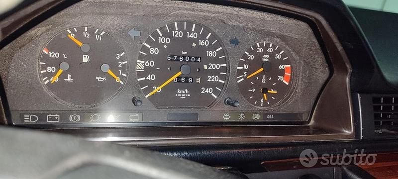 Usata Mercedes E200 136 CV (100 kW) 1995 Verde Berlina