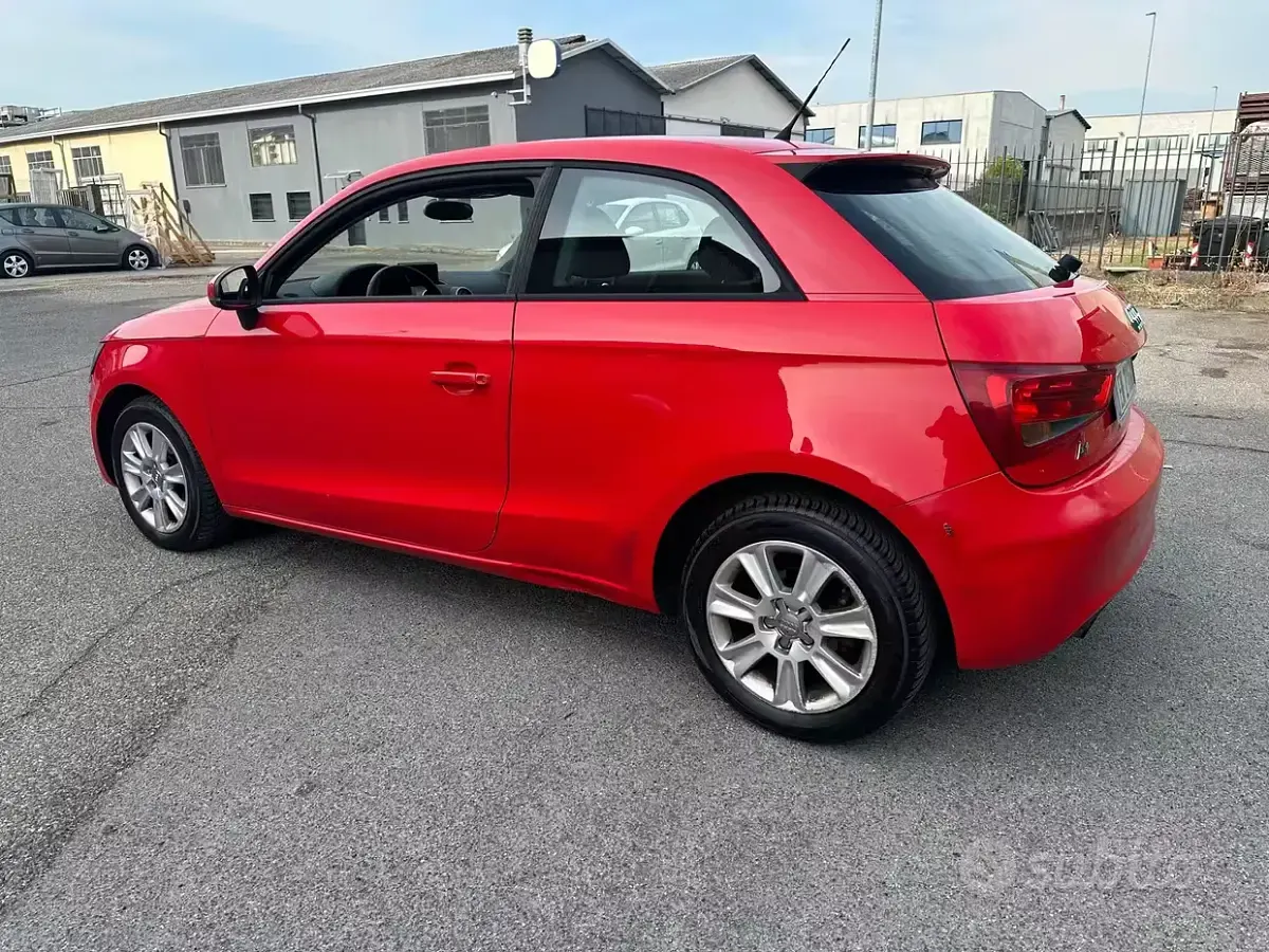 Usata Audi A1 86 CV (63 kW) 2012 Grigio Utilitaria