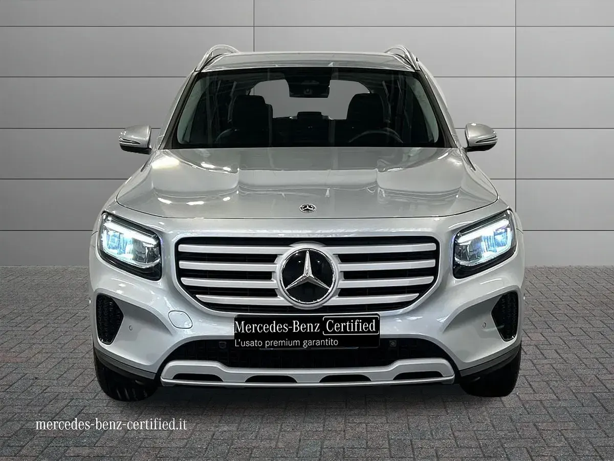 Käytetty Mercedes GLB180 Advanced 116 HP (85 kW) 2025 Musta Katumaasturi