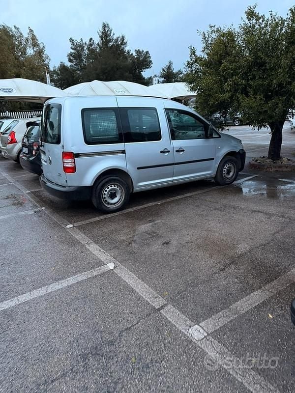 Usata VW Caddy 75 CV (55 kW) 2010 Grigio Monovolume
