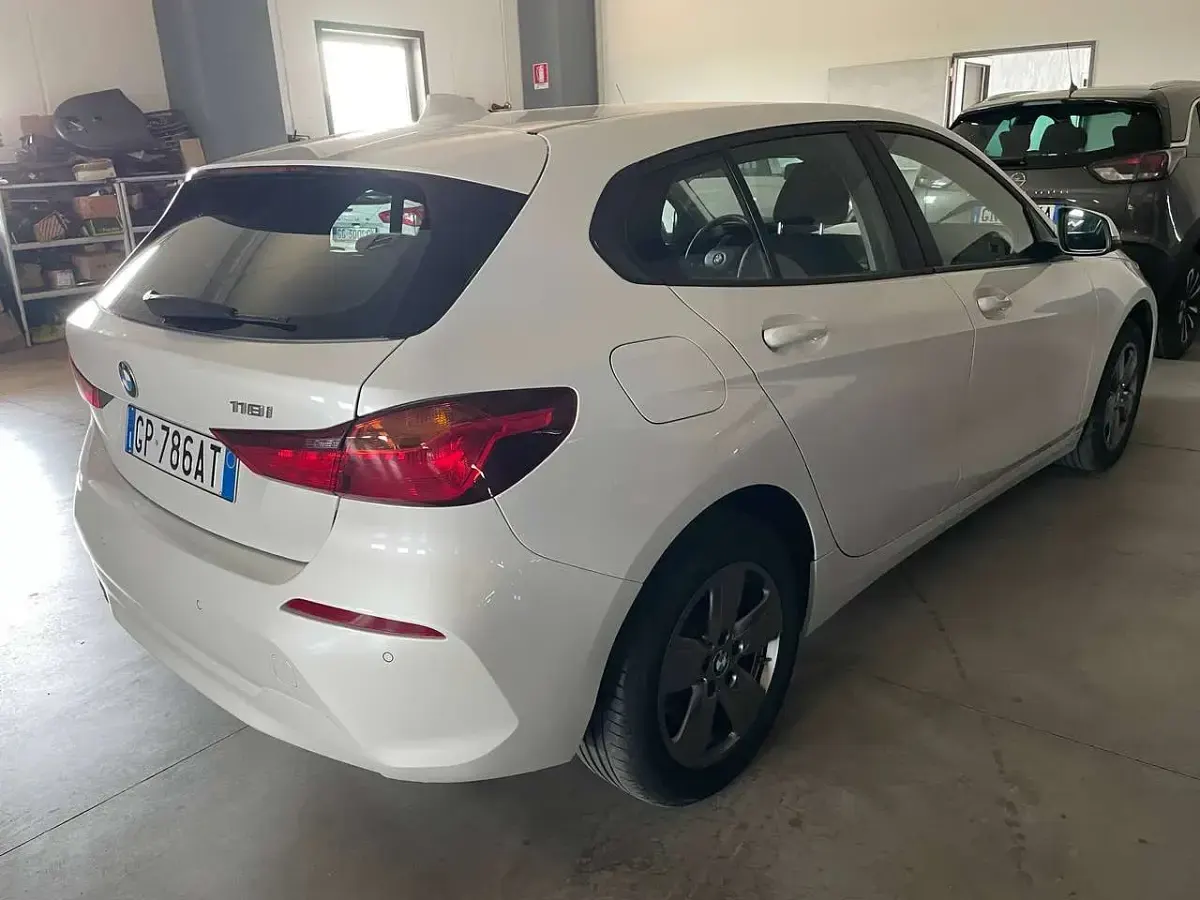 Usata BMW 118 Advantage 140 CV (102 kW) 2023 Perlato Utilitaria