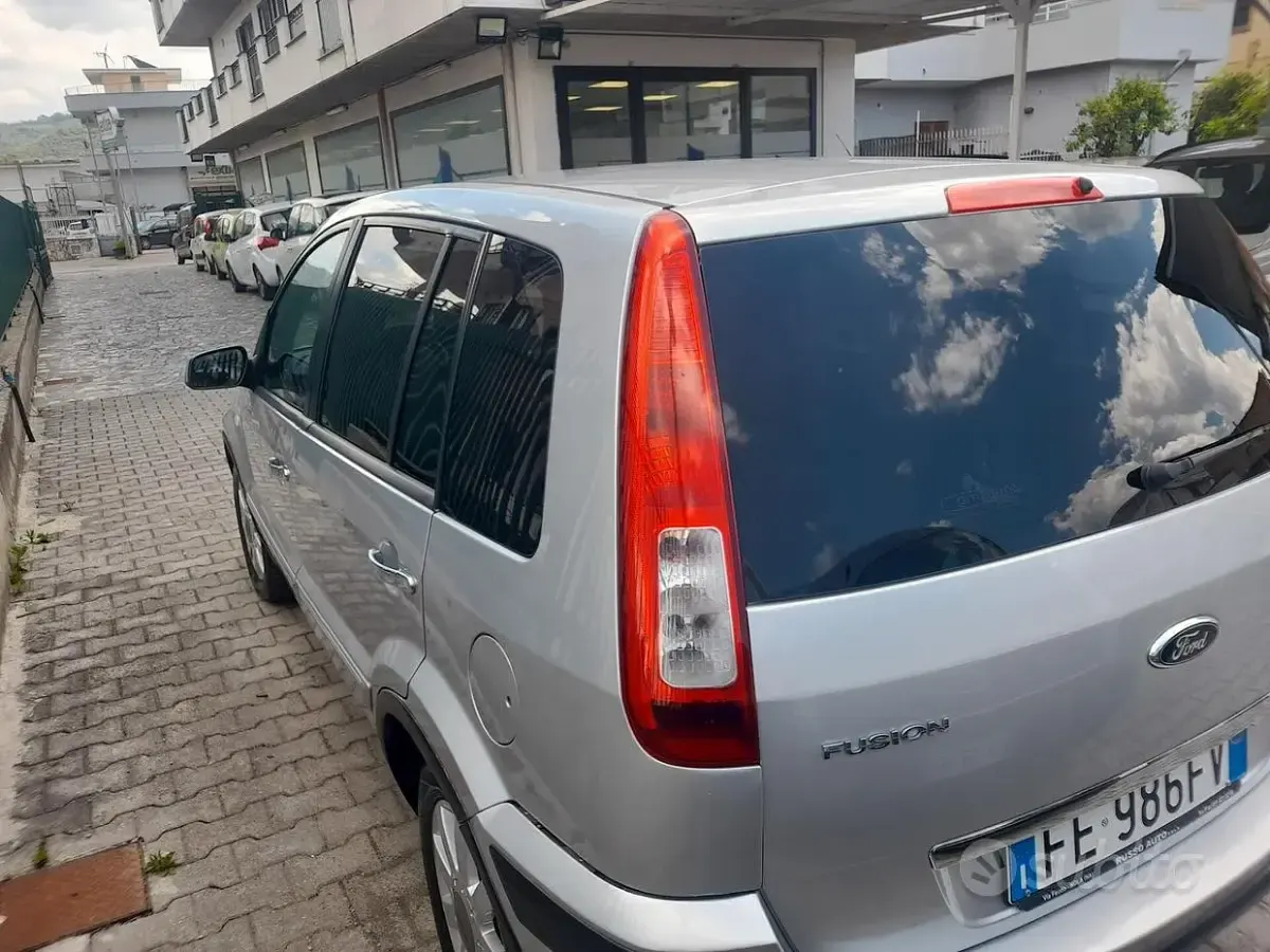 Usata Ford Fusion 80 CV (58 kW) 2010 Grigio Utilitaria