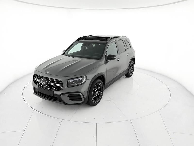Grigio Nuova 2025 Mercedes GLB180 Advanced Plus SUV | 47.800 € (Cara) - Immagine 1/4