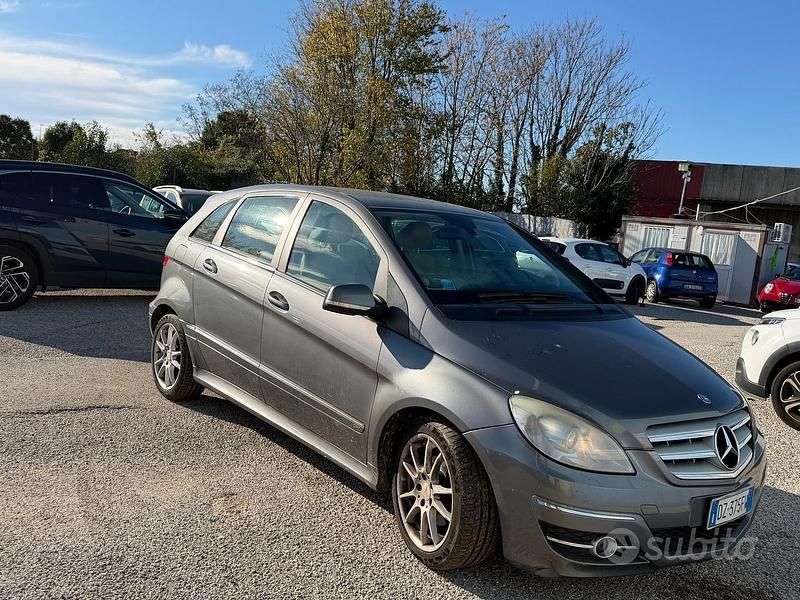 Usata Mercedes B200 Chrome 140 CV (102 kW) 2009 Grigio Monovolume