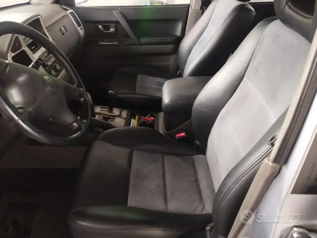 Usata Mitsubishi Pajero 160 CV (117 kW) 2005 Grigio SUV