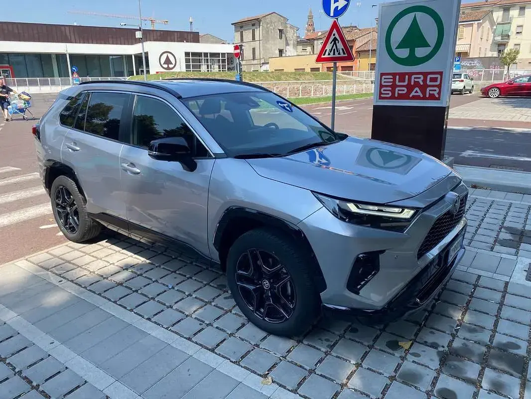Usata Toyota RAV4 Hybrid Sport 222 CV (163 kW) 2023 Argento SUV