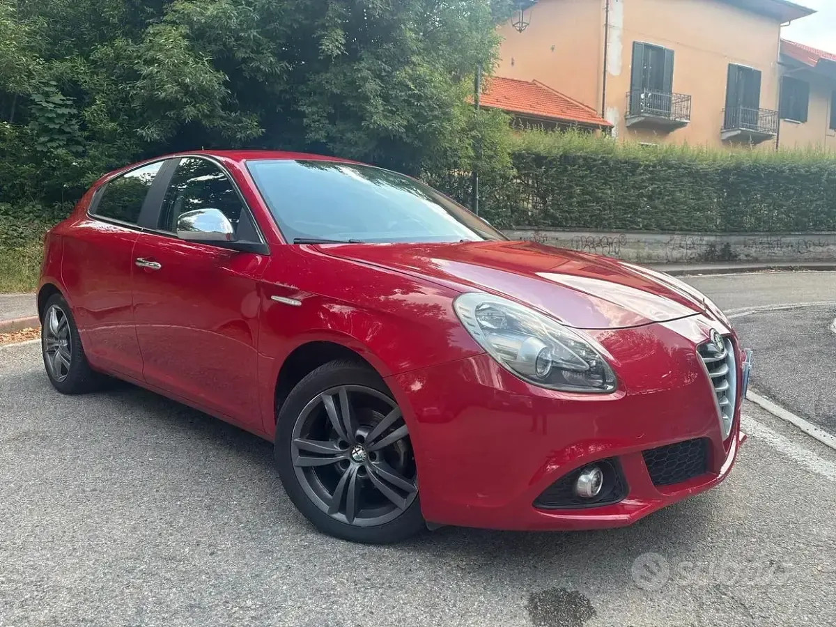 Usata Alfa Romeo Giulietta 105 CV (77 kW) 2014 Rosso Utilitaria
