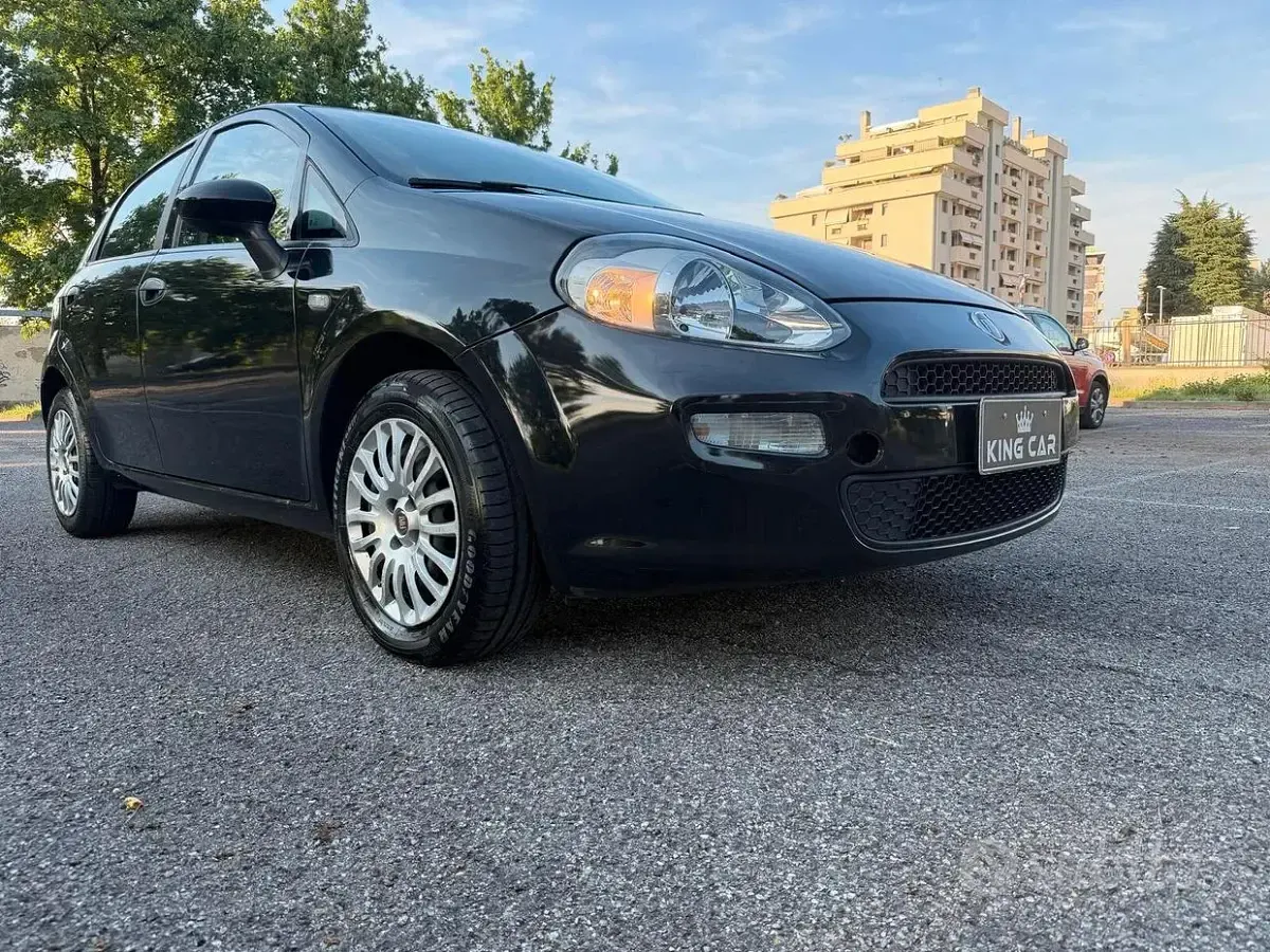 Usata Fiat Punto Lounge 69 CV (50 kW) 2015 Nero Utilitaria
