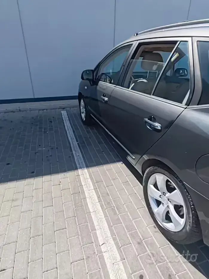 Usata Kia Carens 112 CV (82 kW) 2009 Nero Monovolume