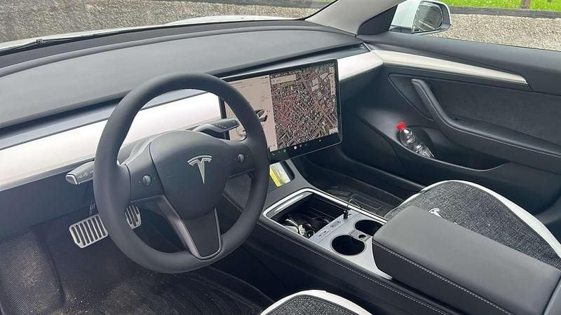 Usata 2023 Tesla Model 3 Standard Range Tre volumi | 28.000 € (Ottimo prezzo) - Immagine 1/4
