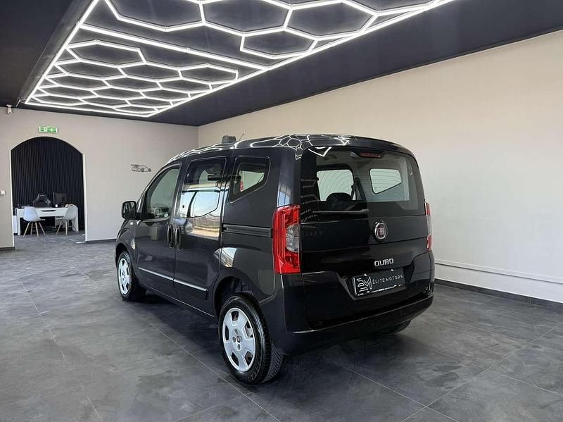 Begagnad Fiat Qubo Lounge 80 HK (58 kW) 2017 Svart Minibuss