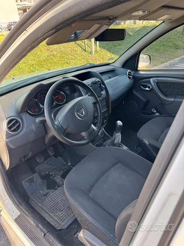 Usata Dacia Duster Lauréate 105 CV (77 kW) 2015 Bianco SUV