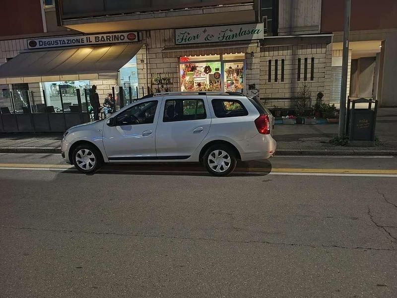 Usata 2014 Dacia Logan MCV Lauréate Station wagon | 6000 € (Buon prezzo) - Immagine 1/4