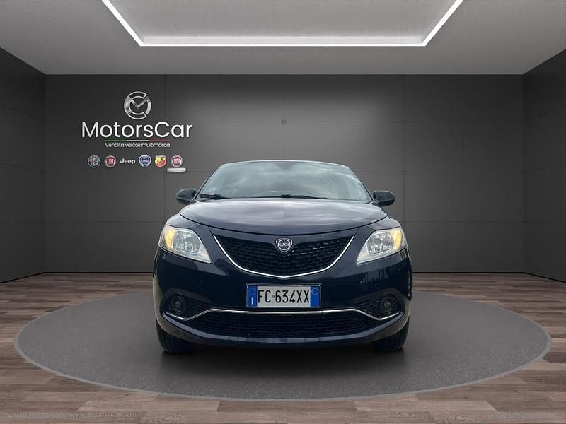 Usata Lancia Ypsilon 85 CV (62 kW) 2016 Blu/azzurro Utilitaria