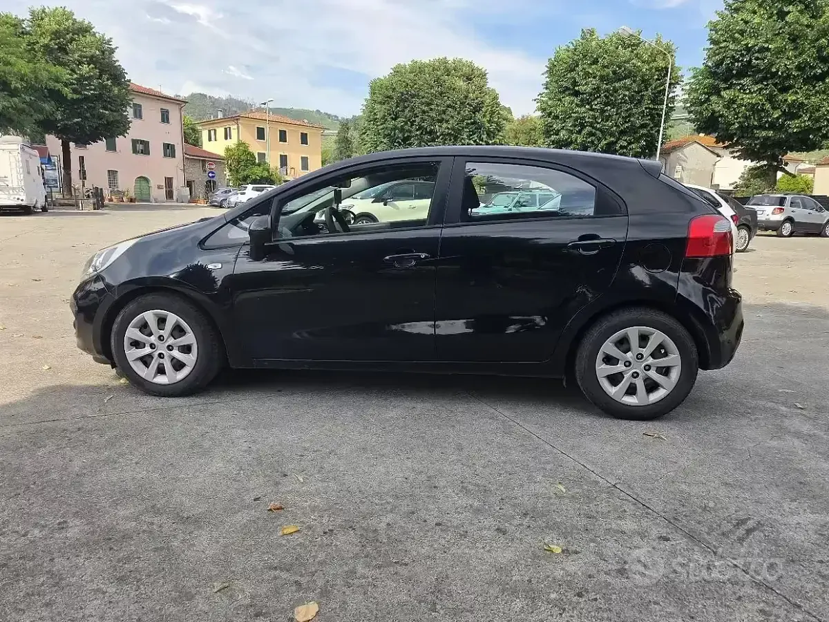 Usata Kia Rio 85 CV (62 kW) 2014 Nero Berlina