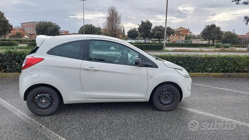 Usata Ford Ka 69 CV (50 kW) 2016 Bianco Berlina
