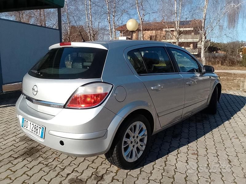 Usata Opel Astra 2006 Grigio Berlina