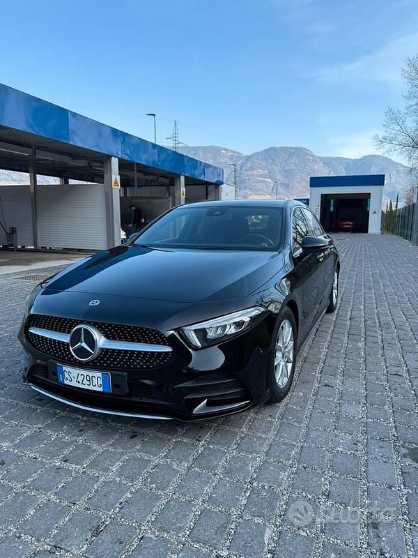 Usata Mercedes A180 AMG line 136 CV (100 kW) 2019 Nero Berlina