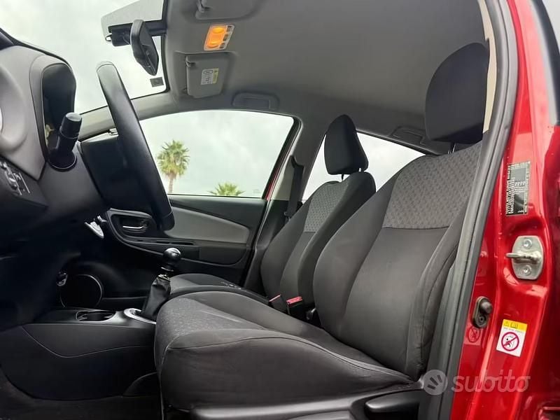 Usata Toyota Yaris Style 89 CV (65 kW) 2014 Rosso Utilitaria