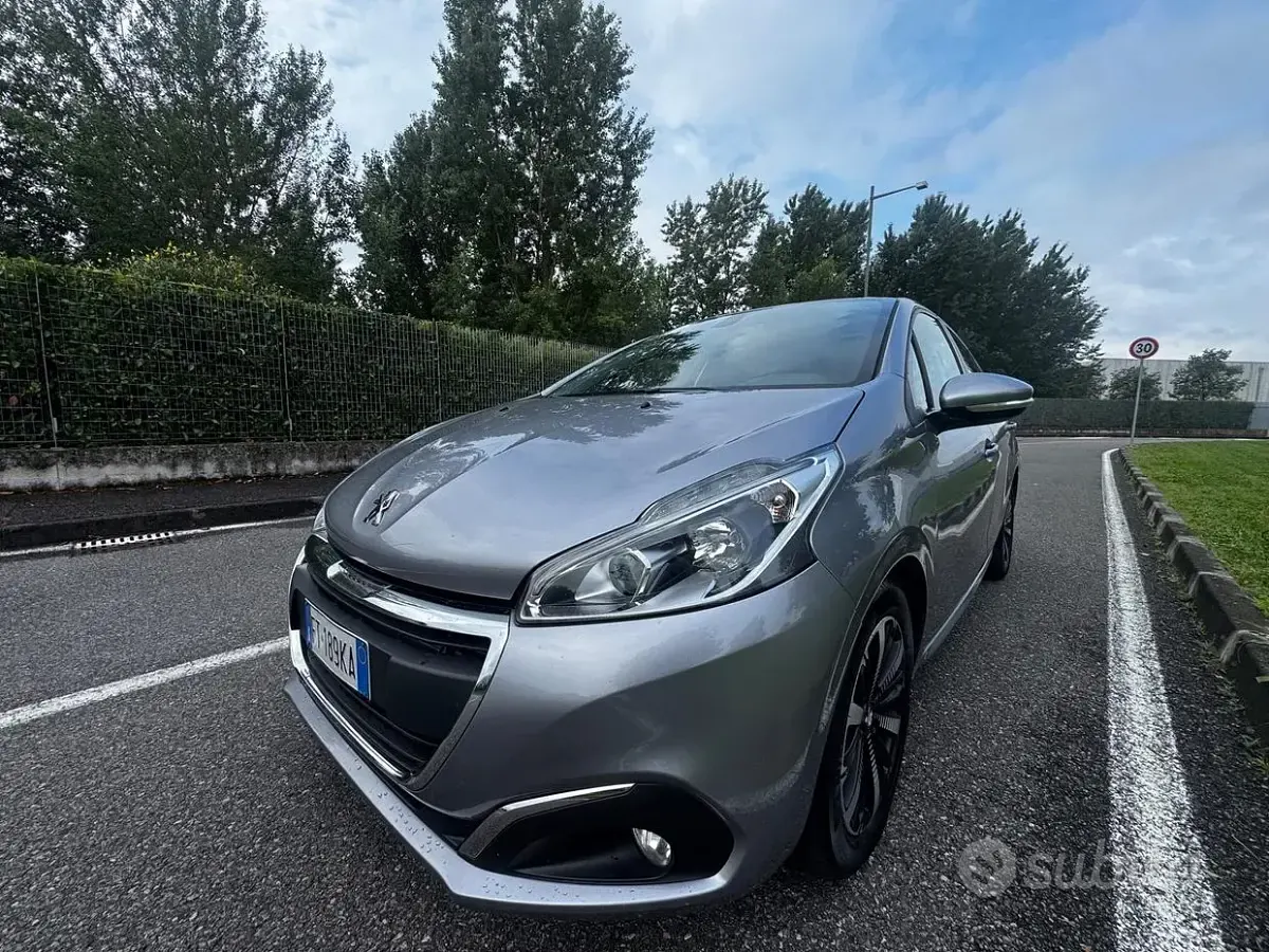 Usata Peugeot 208 Active 83 CV (61 kW) 2019 Grigio Utilitaria