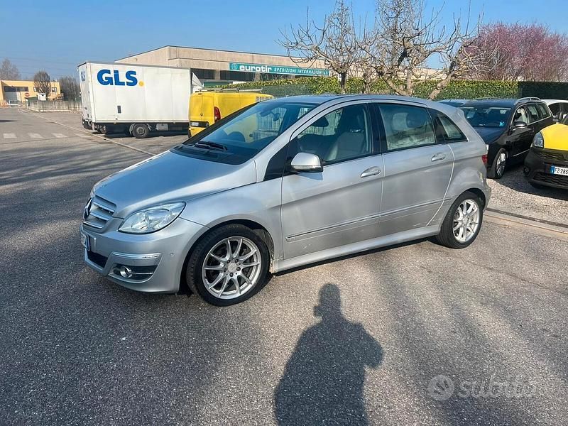 Usata Mercedes B200 140 CV (102 kW) 2008 Grigio Monovolume