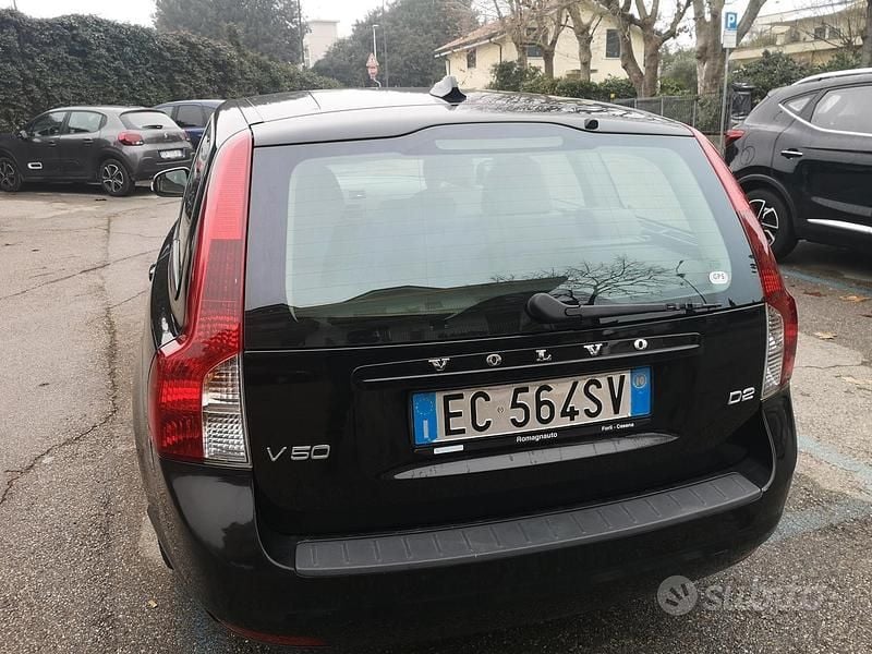 Usata Volvo V50 124 CV (91 kW) 2010 Nero Station wagon