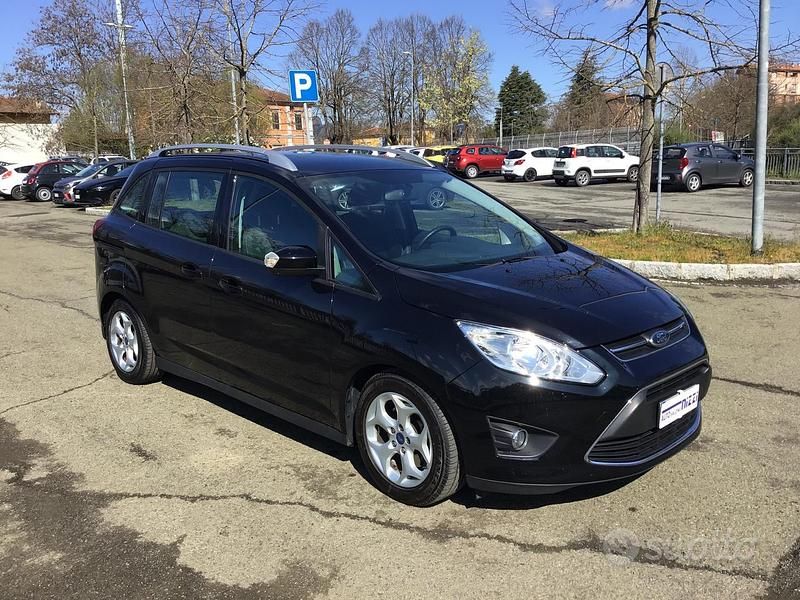 Käytetty Ford C-MAX 116 HP (85 kW) 2011 Musta Tila-auto