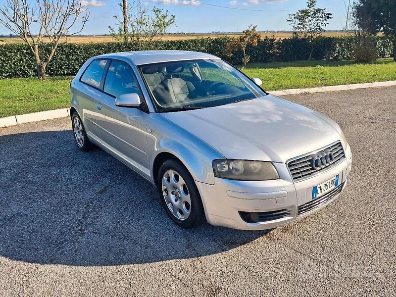 Grigio Usata 2003 Audi A3 Tre volumi | 990 € (Ottimo prezzo) - Immagine 1/4