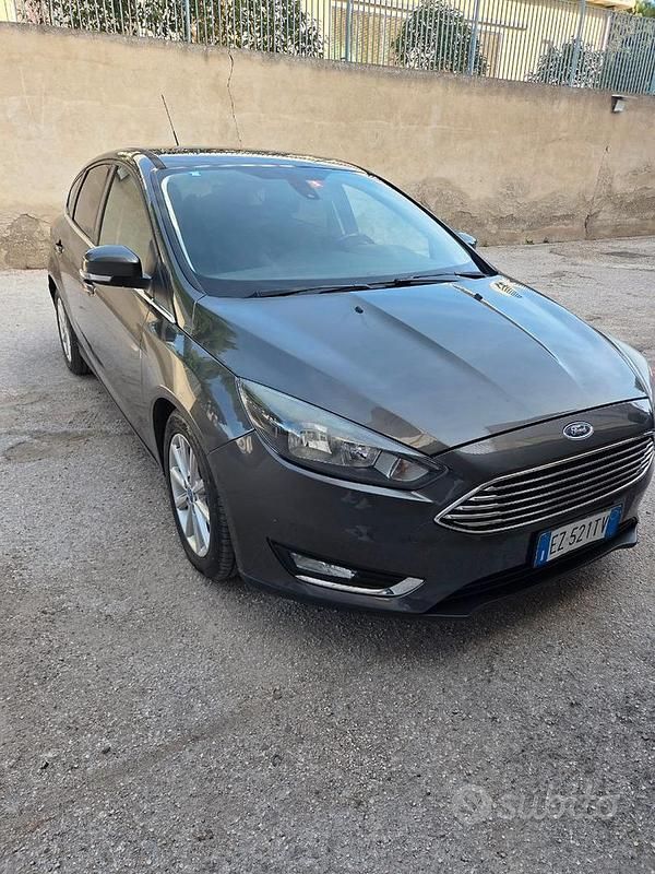 Usata Ford Focus 100 CV (73 kW) 2015 Grigio Berlina