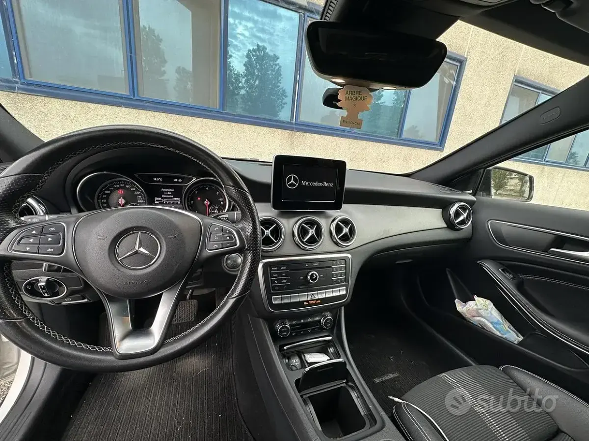 Usata Mercedes GLA220 170 CV (125 kW) 2018 Bianco SUV