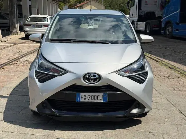 Usata Toyota Aygo Business Edition 72 CV (52 kW) 2019 Argento Utilitaria