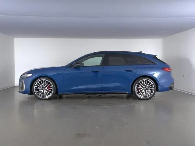 Usata Audi A5 S-Line 204 CV (150 kW) 2025 Blu ascari metallizzato Station wagon