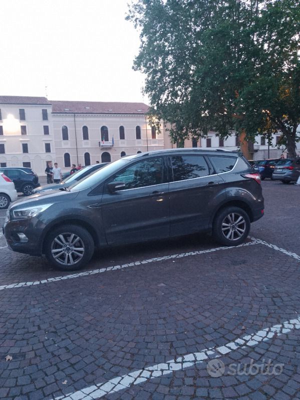 Usata Ford Kuga 150 CV (110 kW) 2018 Grigio SUV