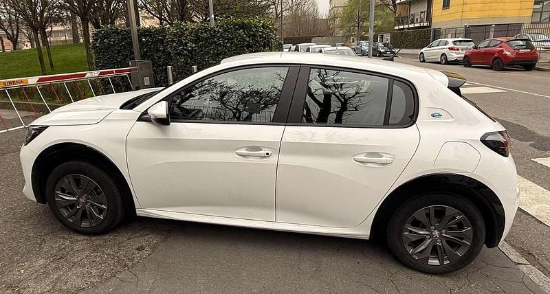 Usata Peugeot 208 Allure 56 kW (77 CV) 2021 Bianco Utilitaria