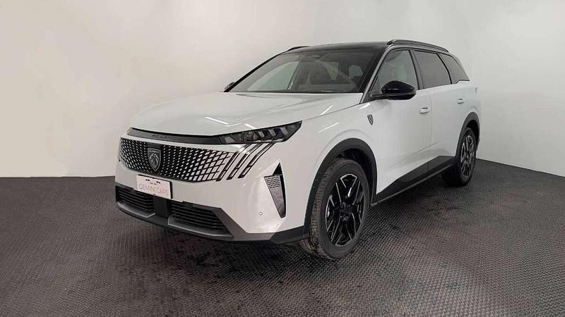 Bianco okenite Nuova 2025 Peugeot 5008 GTi Monovolume | 33.490 € (Super prezzo) - Immagine 1/4