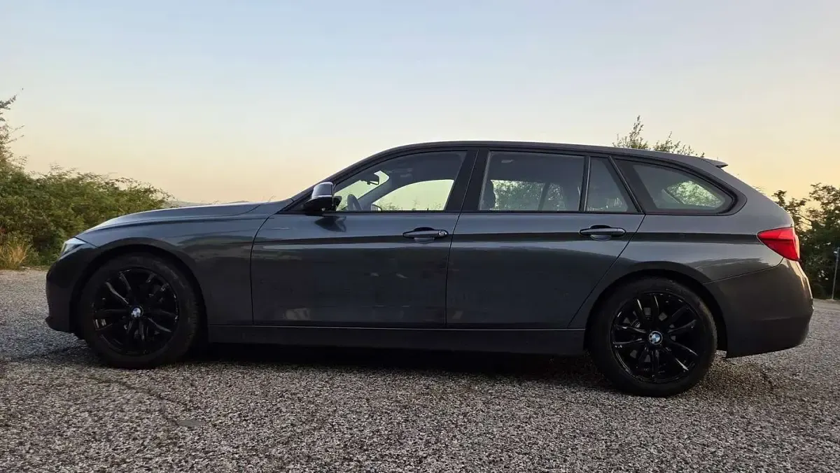 Usata BMW 318 Advantage 150 CV (110 kW) 2015 Grigio Station wagon