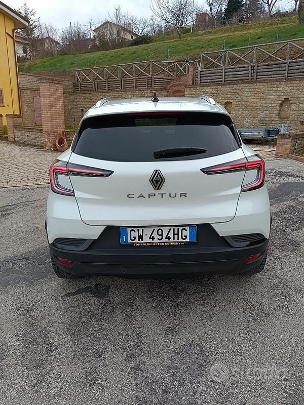 Usata Renault Captur Techno 101 CV (74 kW) 2024 Bianco SUV