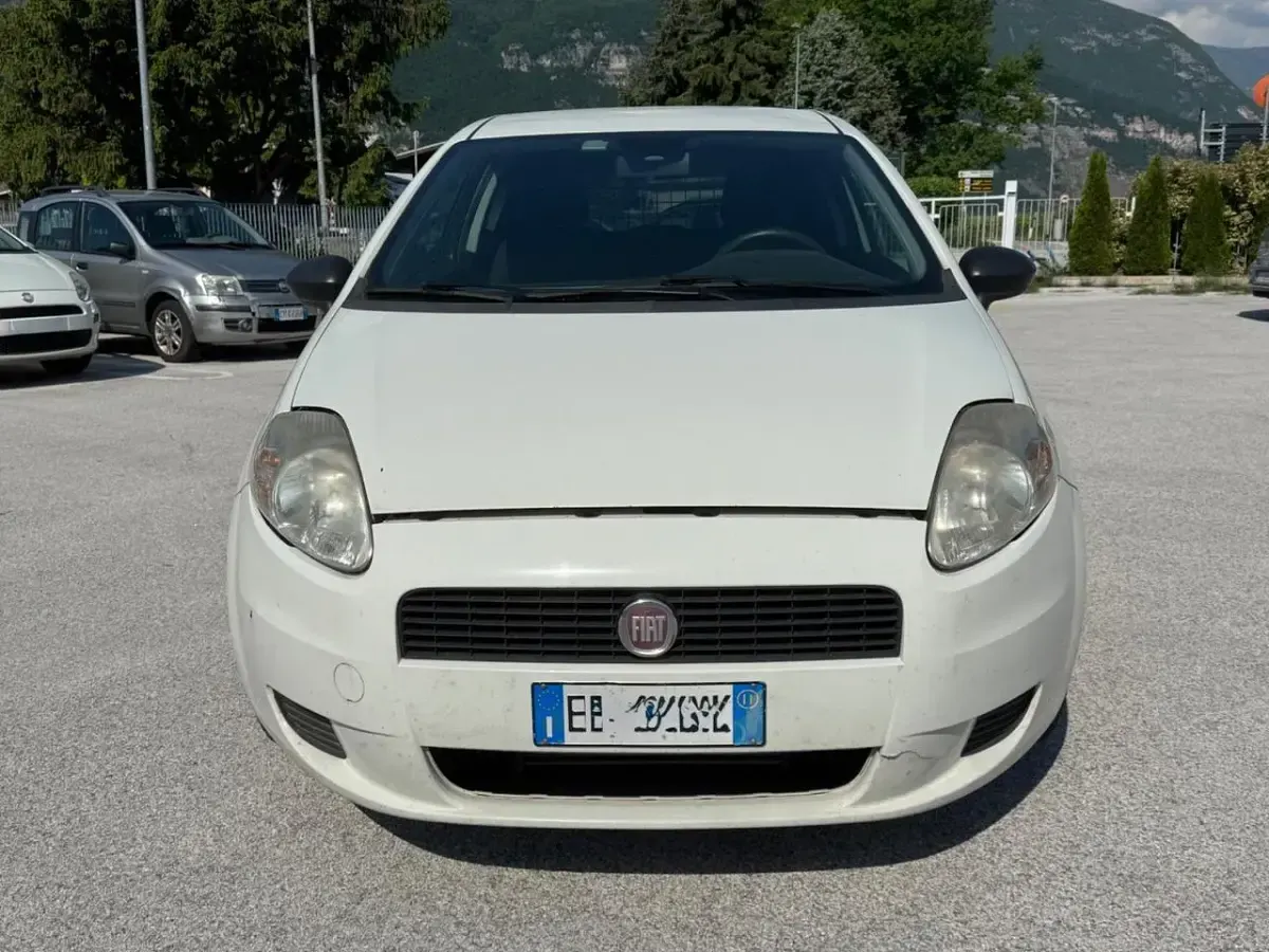 Usata Fiat Grande Punto 75 CV (55 kW) 2011 Bianco Utilitaria