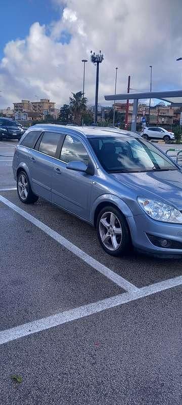 Usata Opel Astra Cosmo 110 CV (80 kW) 2008 Blu/azzurro Station wagon