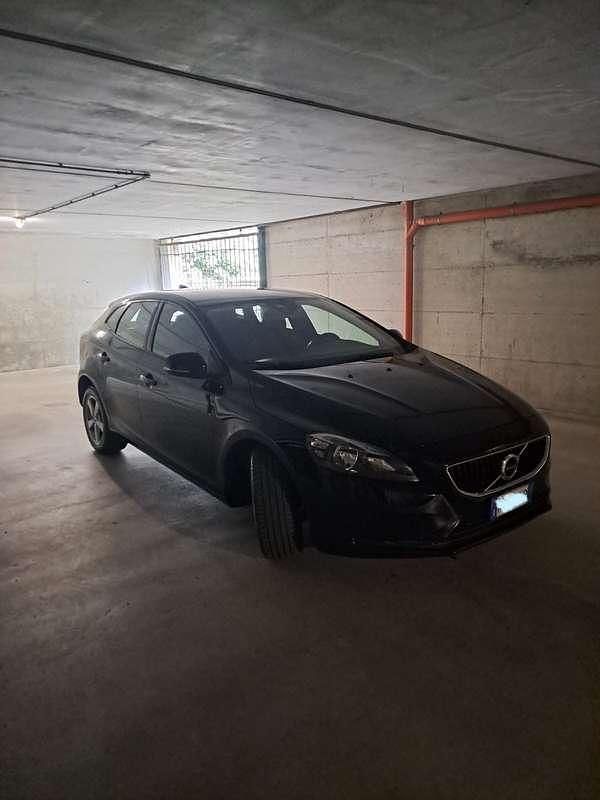 Usata Volvo V40 Momentum 120 CV (88 kW) 2018 Berlina