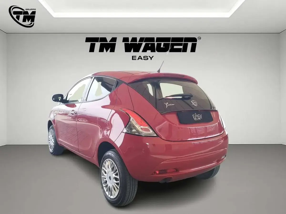 Usata Lancia Ypsilon Silver 80 CV (58 kW) 2017 Rosso Utilitaria
