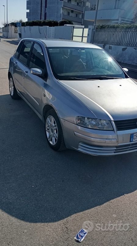 Usata 2004 Fiat Stilo Tre volumi | 500 € (Super prezzo) - Immagine 1/4