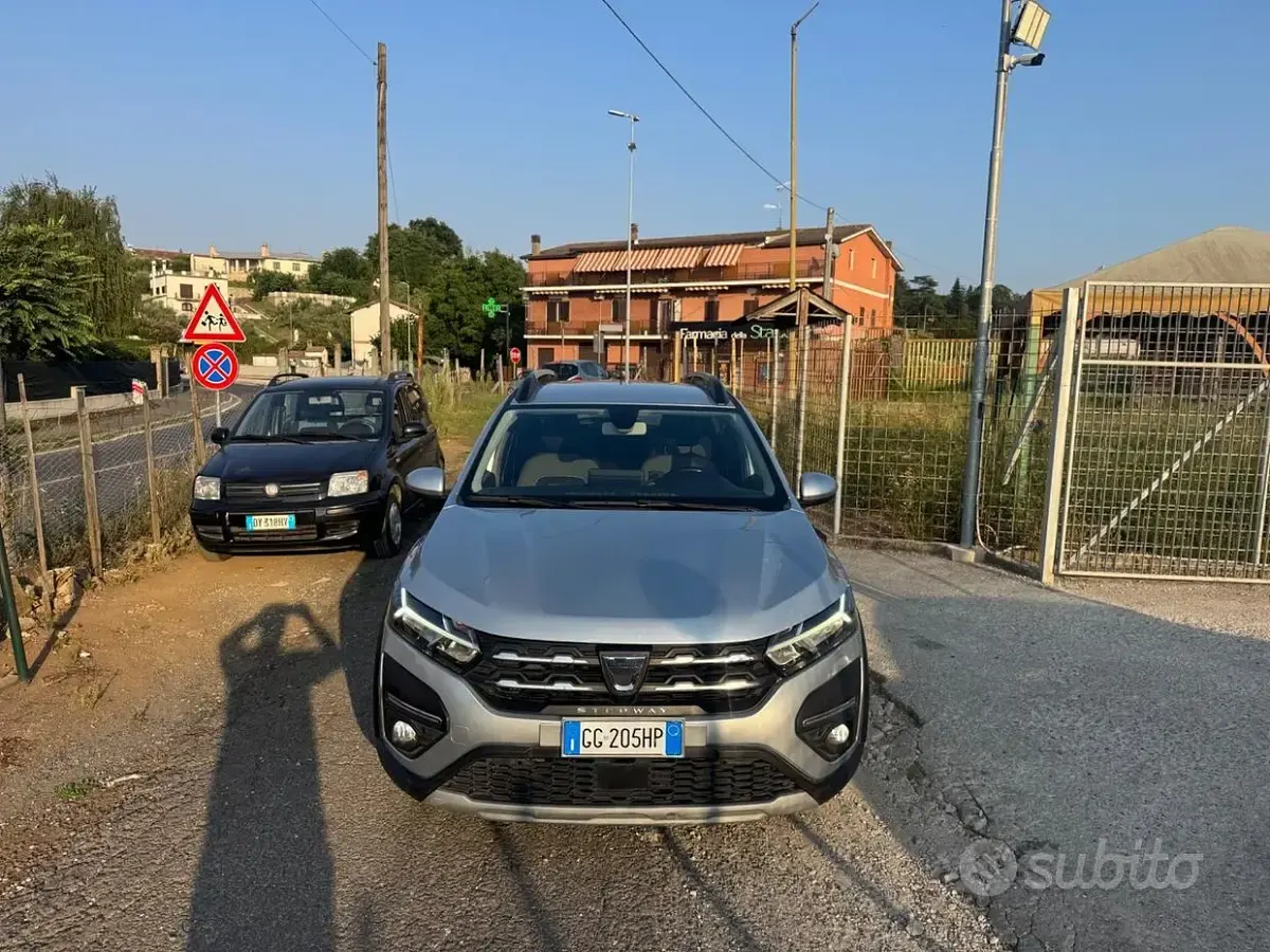 Usata Dacia Sandero Comfort 101 CV (74 kW) 2021 Grigio Berlina