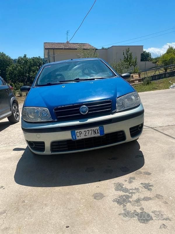 Usata Fiat Punto 69 CV (50 kW) 2004 Blu Utilitaria