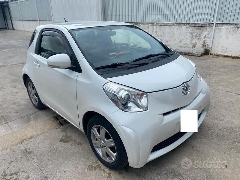 Bianco Usata 2012 Toyota iQ Due volumi | 8500 € (Cara) - Immagine 1/4
