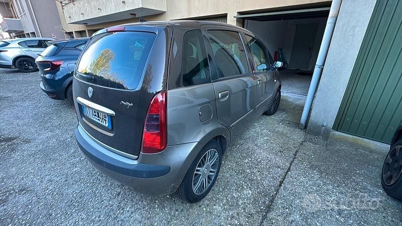 Usata Lancia Musa 100 CV (73 kW) 2007 Marrone Monovolume