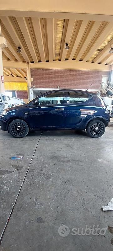 Usata Lancia Ypsilon 69 CV (50 kW) 2017 Blu Utilitaria
